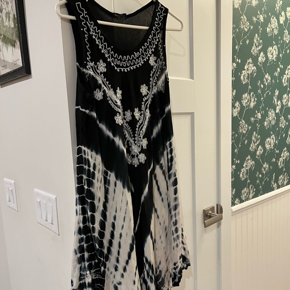 Dresses & Skirts - Black and White Embellished Tie-Dye Sleeveless Dress